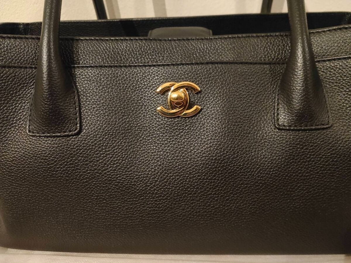 Sac fourre-tout exécutif d'occasion en cuir caviar noir CHANEL petit authentique